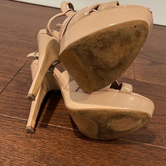STEVE Madden Beige Patent Leather Sandals Size 8.5 - Picture 6 of 7
